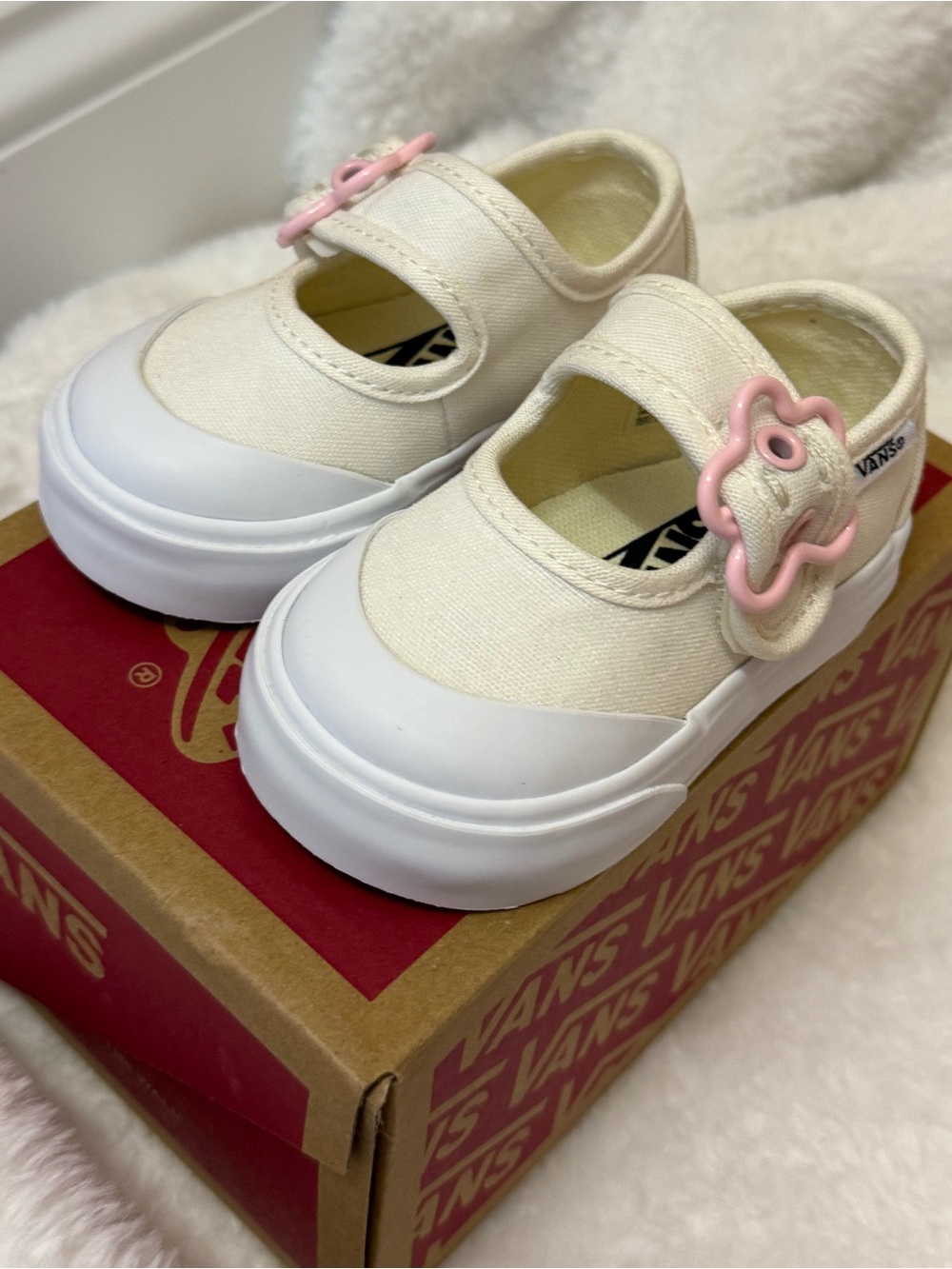 Vans Baby/Toddler Canvas Mary Jane with Pink Flower Buckle in Star White